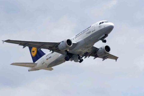 Die Lufthansa-Piloten haben ihren zweiten Streiktag begonnen. Betroffen sind Verbindungen auf Kurz- und Mittelstrecken. Vor Gericht ist die Airline mit ihrem Versuch zunächst gescheitert, den Ausstand noch verbieten zu lassen. Foto: Lufthansa