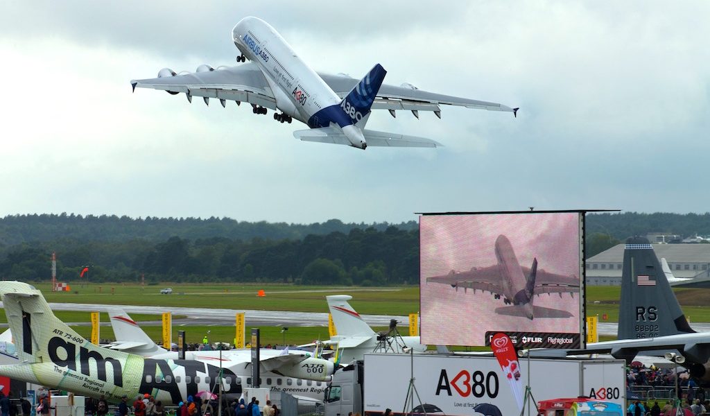 Die entscheidende Frage: Wollen die Menschen künftig vor allem mit Riesenjets über Großflughäfen wie Frankfurt, London-Heathrow oder Dubai zu ihren Zielen kommen? Bild: Airbus