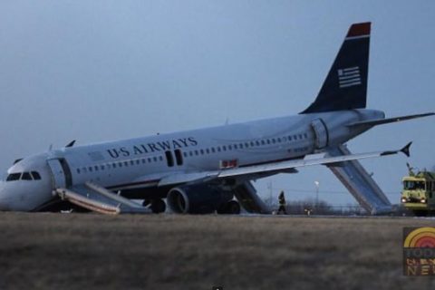 Das Fahrwerk eines A320 von US-Airways knickte ein. Foto: US Worldnews/Youtube