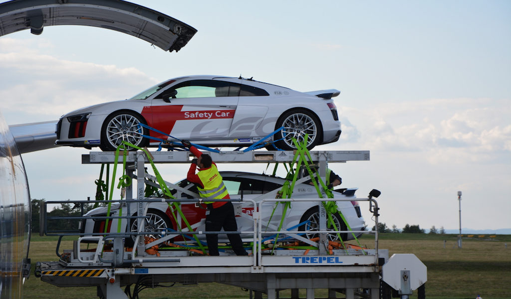 Rennsportfans fiebern aktuell bei der Langstrecken-Weltmeisterschaft FIA WEC mit. Foto: Flughafen Frankfurt Hahn