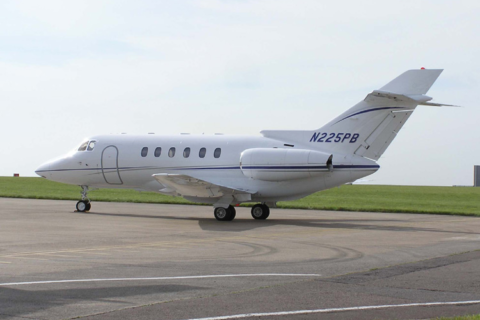 Ein Flugzeug des Typs Hawker 800 stürzte in ein Industriegebiet der Stadt Ramos Arizpe. Bild: Arpingstone / Wikimedia Commons