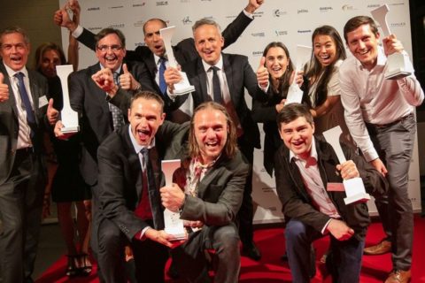 Strahlende Gesichter: Die Gewinner der Crystal Cabin Awards 2022.
Foto: Crystal Cabin Award 