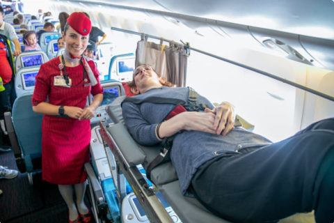 Rumeysa Gelgi, größte Frau der Welt, flog erstmals in ihrem Leben - mit Turkish Airlines. Foto: Instagram Rumeysa Gelgi/Turkish Airlines