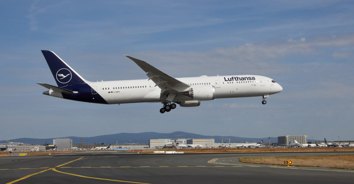 Ankunft erster Boeing 787 Dreamliner Lufthansa in Frankfurt Kennung D_ABPA