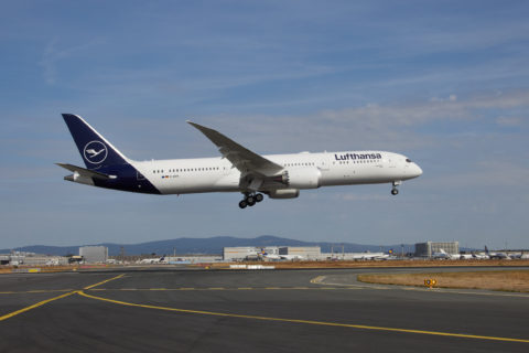 Ankunft erster Boeing 787 Dreamliner Lufthansa in Frankfurt Kennung D_ABPA