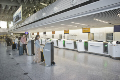 Die Zusammenarbeit zwischen Lufthansa und Fraport ermöglicht neue Check-In Schalter.