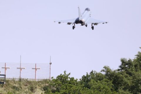 Ein Euro Fighter Kampflugzeug der Luftwaffe beim Großmanöver Air Defender 2023.