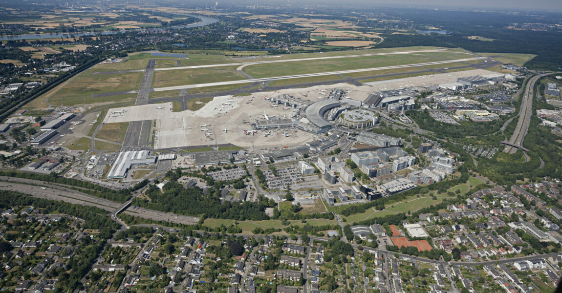 Ein Bombenblindgänger aus dem Zweiten Weltkrieg ist am Flughafen Düsseldorf freigelegt worden.