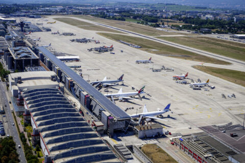 Der Flughafen Genf gilt als der zweitwichtigste Airport der Schweiz und wird von mehr als 50 Airlines regelmäßig angeflogen.