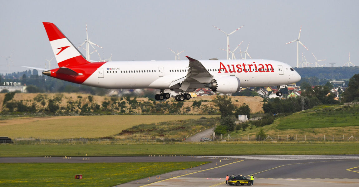 Derzeit steht noch die Boeing 787-9 bei Austrian im Mittelpunkt: Als erste in AUA-Farben zeigte sich am 20. Juni die OE-LPM in Wien.