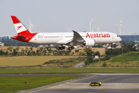 Derzeit steht noch die Boeing 787-9 bei Austrian im Mittelpunkt: Als erste in AUA-Farben zeigte sich am 20. Juni die OE-LPM in Wien.