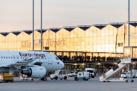 Am Flughafen Köln/Bonn werden durch den Ferienbeginn eine Vielzahl an Fluggästen erwartet.