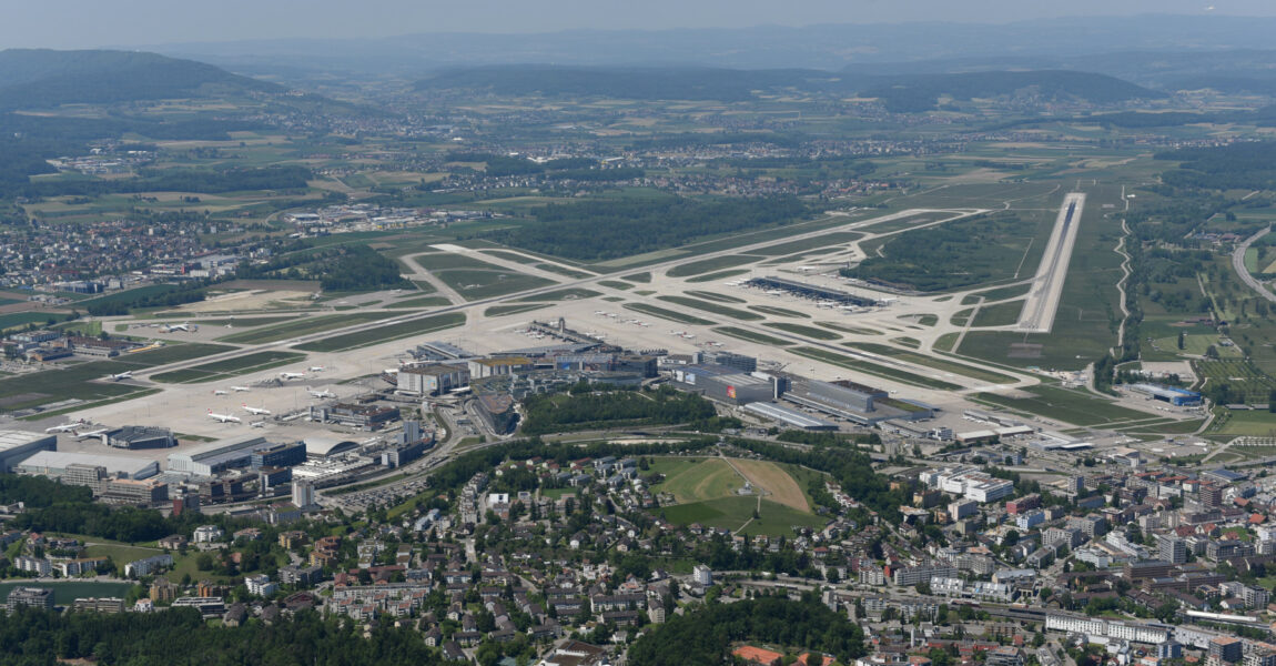 Am Flughafen Zürich finden derzeit Messflüge zur Überprüfung der Instrumentenlandesysteme statt.