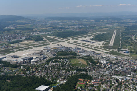 Am Flughafen Zürich finden derzeit Messflüge zur Überprüfung der Instrumentenlandesysteme statt.