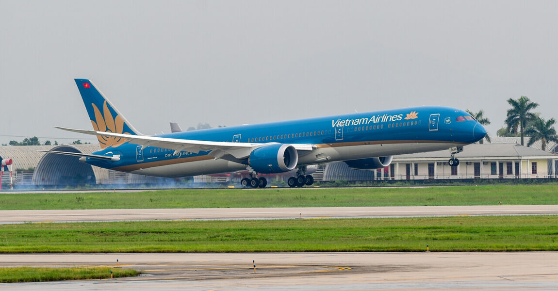 Vietnam Airlines feiert die Übernahme mit einer großen Zeremonie am Noi Bai International Airport.