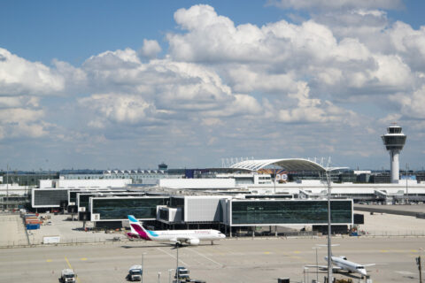  Mit der Fertigstellung des neuen Flugsteigs des Terminals 1 wird Ende 2025 gerechnet.