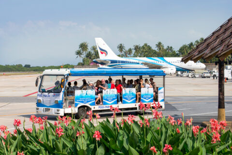 Der Flughafen der thailändischen Insel Samui gleicht einem Ferienresort.