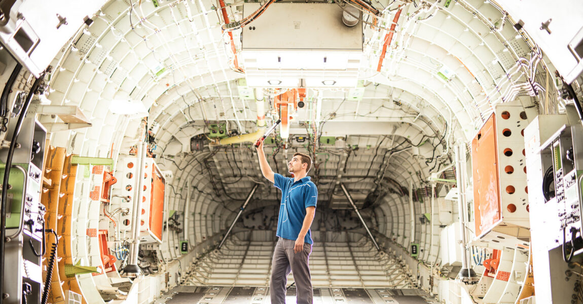 Der brasilianische Flugzeughersteller Embraer plant verstärkt mit brasilianischen Zulieferern zu kooperieren. 