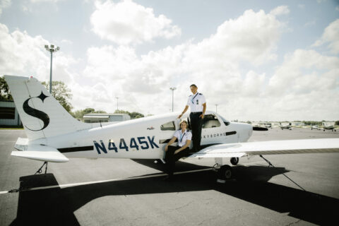 Trainingsmaschine und Flugschüler der Skyborne-Flugschule in den USA. 