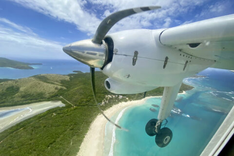 Der Anflug auf Runway 13 in Culebra führt über 
den Flamenco Beach.