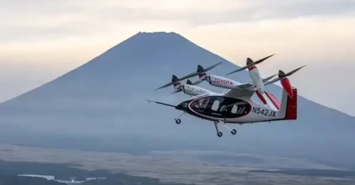 Testflug vor dem Mount Fuji.