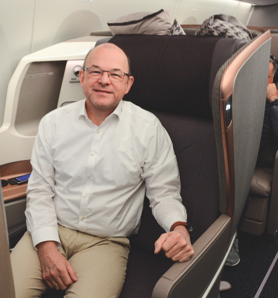 Thomas Borchert 2018 auf dem längsten Flug der Welt – mit Singapore Airlines von Singapur nach New York.