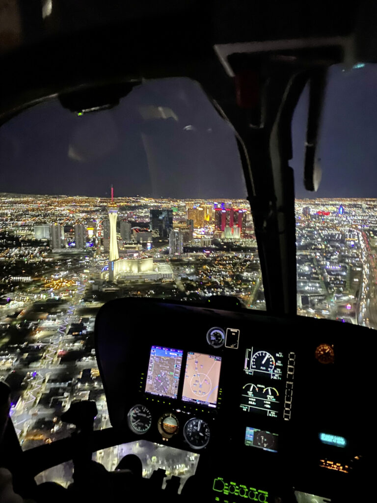 Von Las Vegas aus bietet Papillon über- wiegend Rundflüge entlang des Las Vegas Strip an, die bei Nacht sehr populär sind.