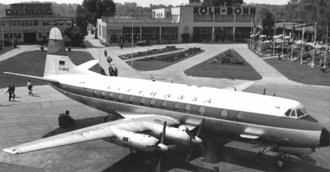 Eine Vickers V.814D Viscount der Lufthansa auf dem Vorfeld des Flughafens Köln/Bonn.