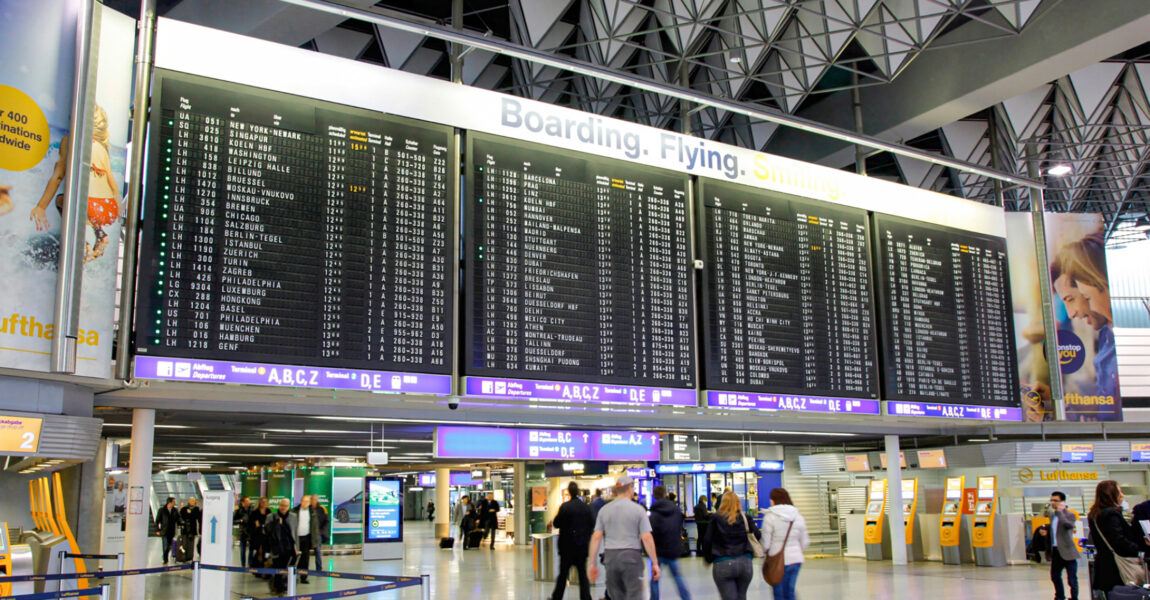 Auch wenn sich die Terminals wieder füllen, ist in Deutschland noch lange nicht wieder das Vor-Corona-Niveau bei den angebotenen Sitzplätzen erreicht.